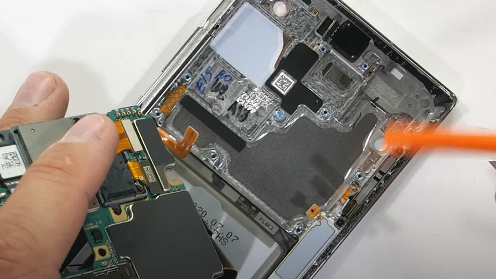 Samsung Galaxy Note20 Ultra с SoC Exynos 990 скрывает ещё одно отличие от версии на платформе Qualcomm. У них разные системы охлаждения