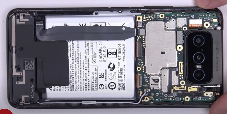 Так выглядит внутри один из самых необычных флагманов 2020 года. Asus ZenFone 7 Pro не так сложно разобрать