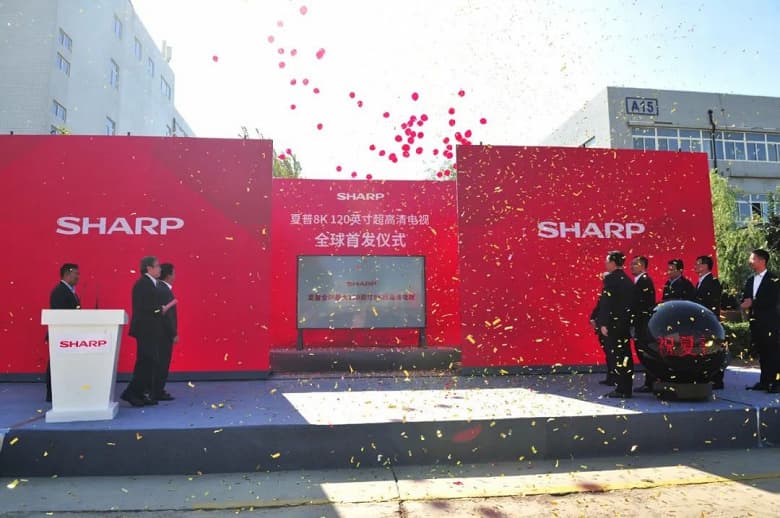120 дюймов, 120 Гц, 8К и 5G. Sharp запустила в производство гигантский 8К-телевизор