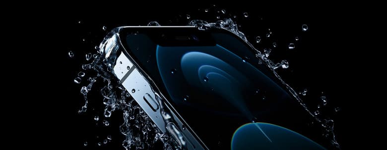 Новенький iPhone 12 Pro достают из коробки. Первое живое видео смартфона