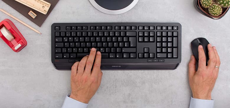 В комплект Cherry Gentix Desktop входят клавиатура и мышь