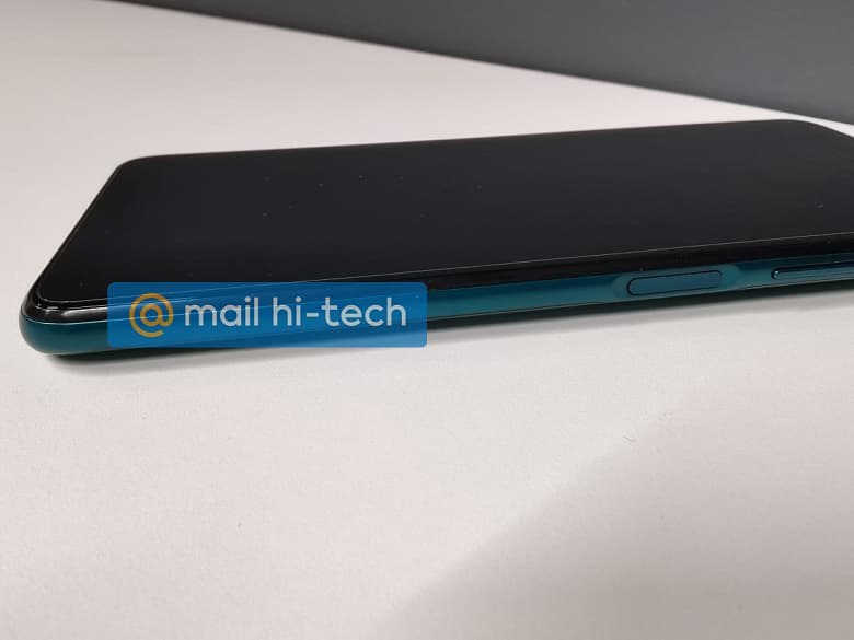 Этот смартфон Honor выйдет изначально в России. Первые фотографии