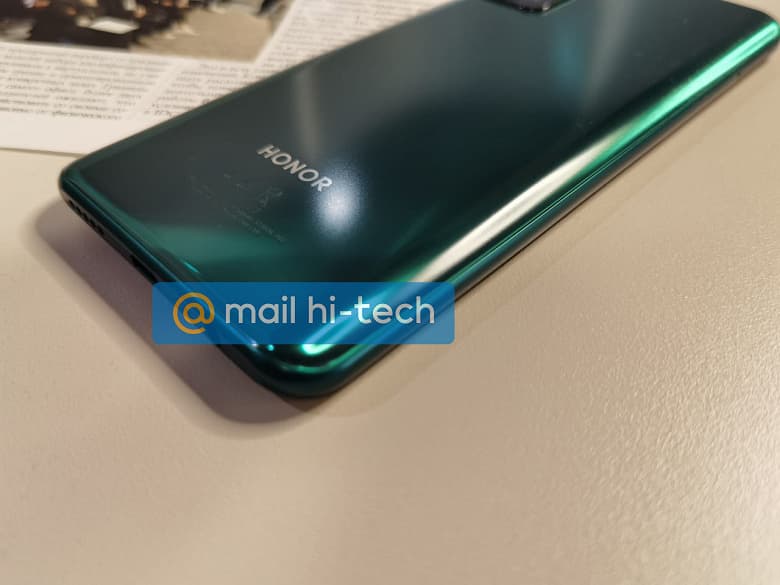 Этот смартфон Honor выйдет изначально в России. Первые фотографии