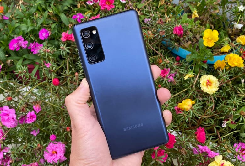 Похоже, Samsung Galaxy S20 FE оказался проблемным. Пользователи начали жаловаться на неадекватную работу сенсора