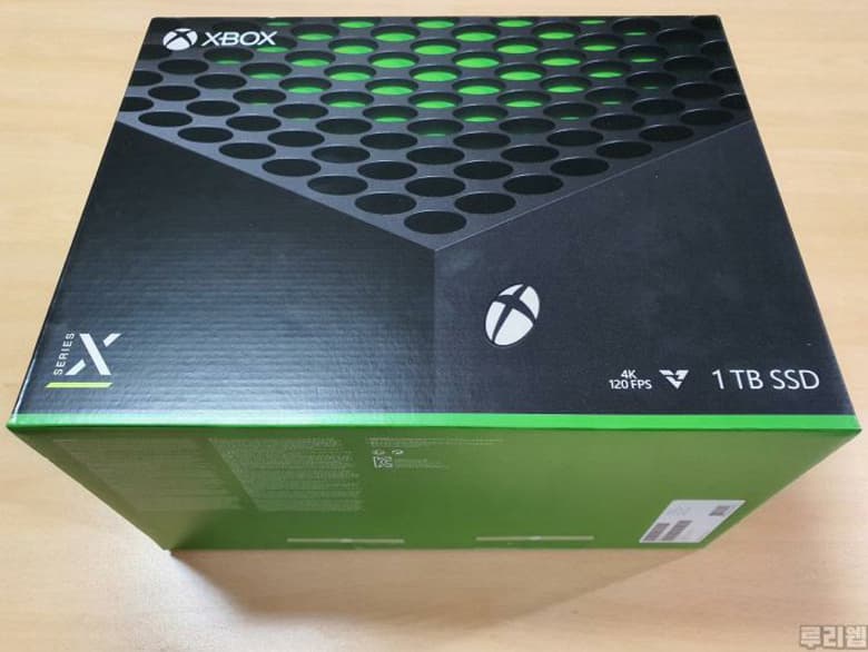 Xbox Series X уже появилась в магазинах. Первое фото розничной упаковки Xbox Series X уже появилась в магазинах. Первое фото розничной упаковки