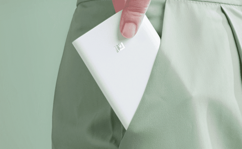 Мобильный аккумулятор Xiaomi Power Bank 3 Pocket Edition емкостью 10 000 мА·ч весит 200 г