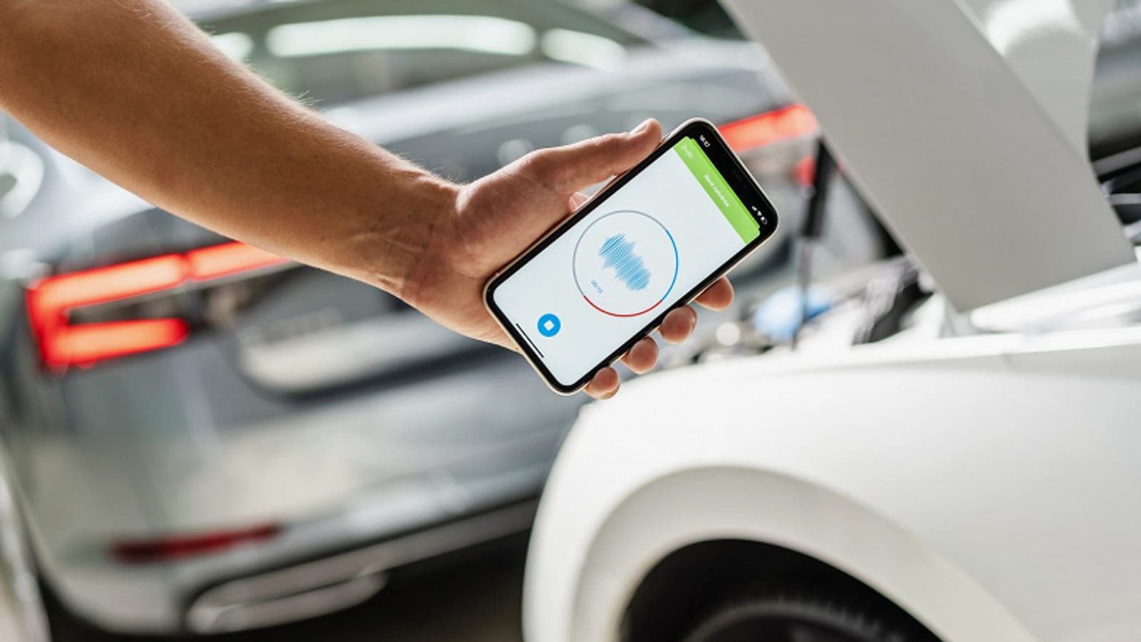 Skoda создаёт приложение для смартфона, которое может определять поломку в автомобиле по звуку