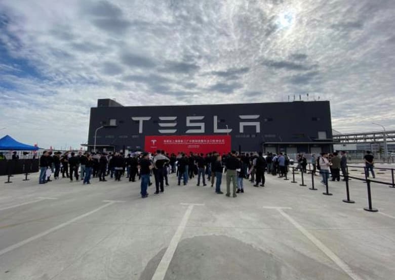 Китайские Tesla на пути в Европу. Компания отправила из КНР в Старый Свет семь тысяч Model 3