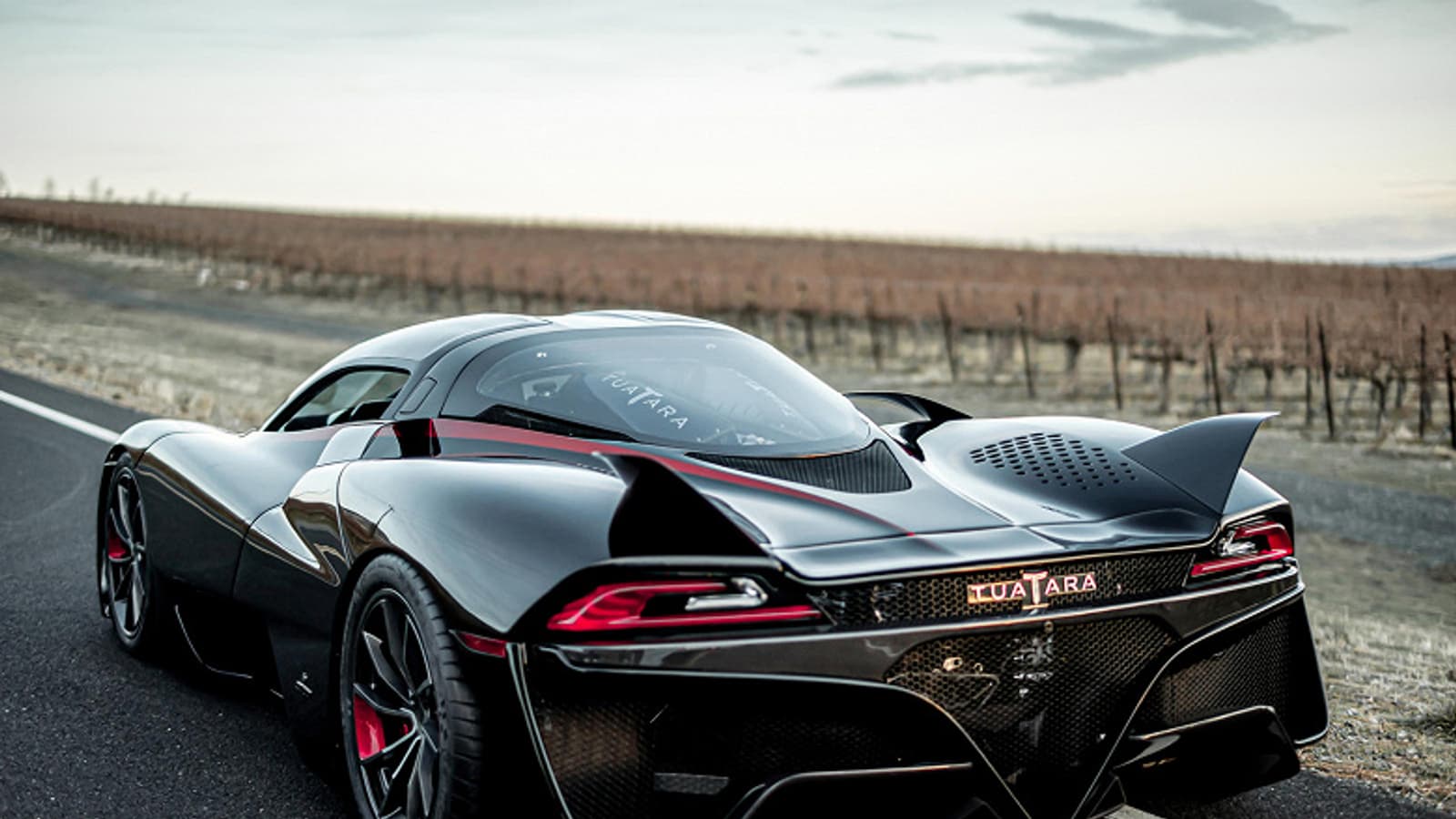 Серийный автомобиль едет со скоростью свыше 500 км/ч. Видео рекорда, установленного гиперкаром SSC Tuatara