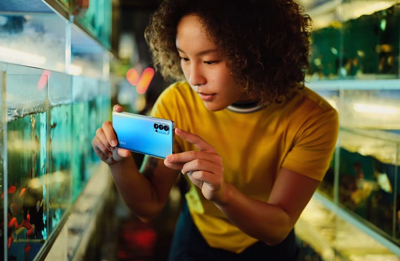 90 Гц, 12 ГБ и 65 Вт. Oppo привезла свой первый смартфон 5G в Россию