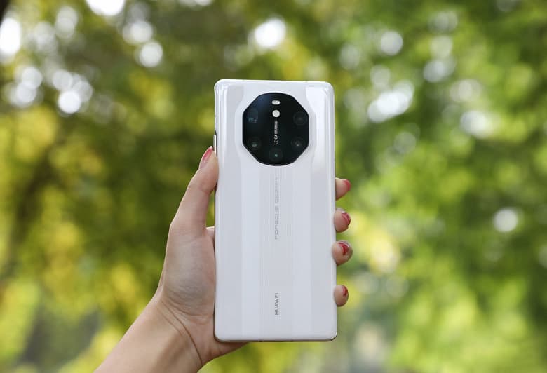 Премиальный Huawei Mate 40 RS Porsche Design предстал на качественных фото в высоком разрешении