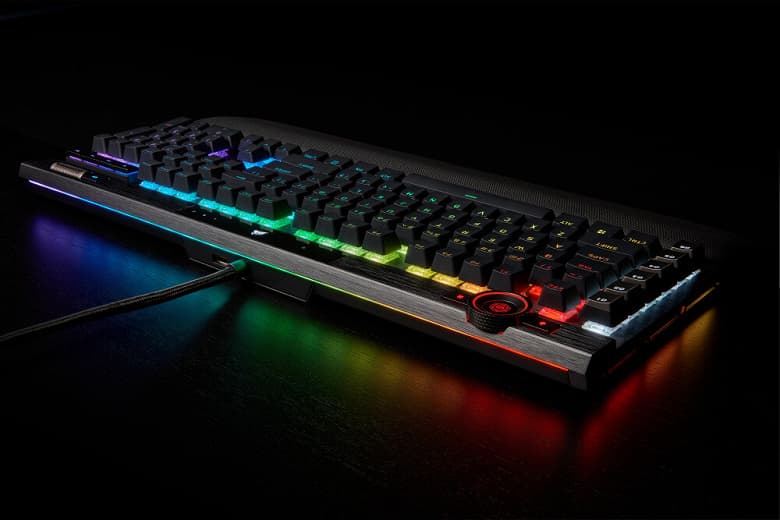 В одном из вариантов игровой клавиатуры Corsair K100 RGB используются оптико-механические переключатели Corsair OPX