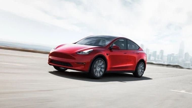 Ажиотаж, которому позавидуют производители смартфонов. В Китае за 10 часов заказали 100 000 Tesla Model Y