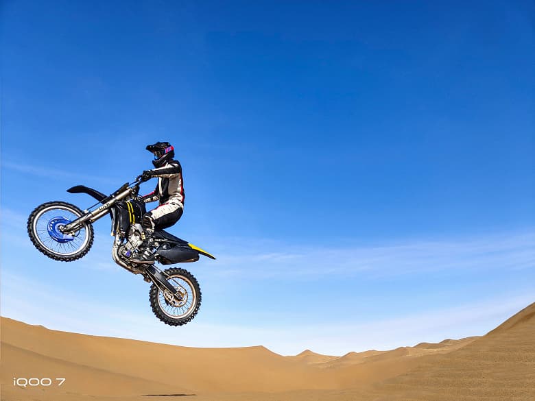 Возможности камеры iQOO 7 при обычной и макросъёмке