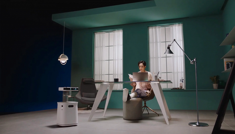 Постирать и налить вина: Samsung представила домашних роботов Bot Care и Bot Handy