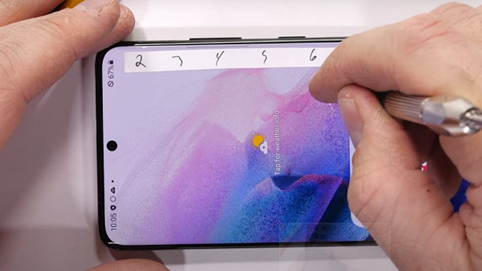 Экран Samsung Galaxy S21 Ultra защищён сразу двумя плёнками поверх Gorilla Glass Victus