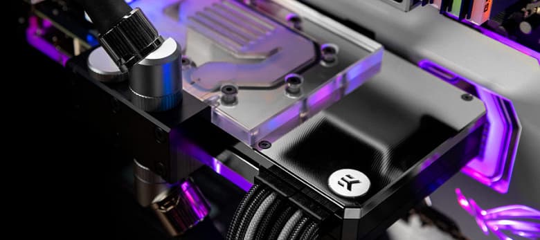 У EK получилось дополнить водоблок для видеокарты «активной задней панелью» У EK получилось дополнить водоблок для видеокарты «активной задней панелью»