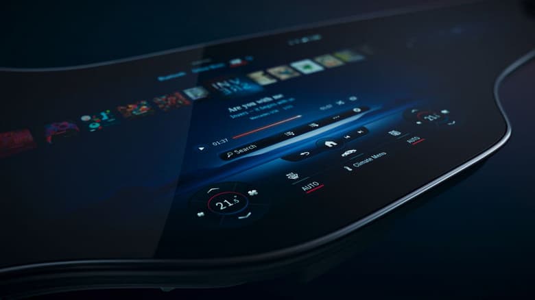 Mercedes-Benz представила «гиперскрин»: 56-дюймовый сенсорный автомобильный экран OLED с 8-ядерным процессором и 24 ГБ оперативной памяти