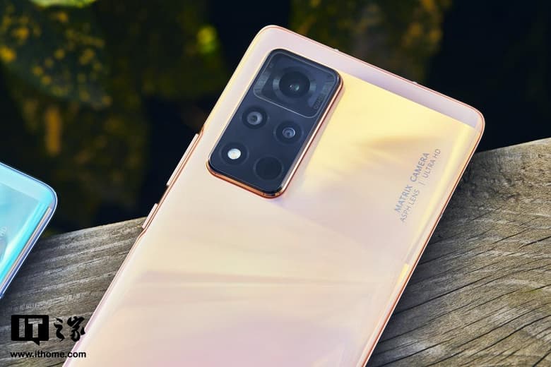 Как Honor справилась без Huawei: флагманский смартфон Honor V40 на красивых живых снимках