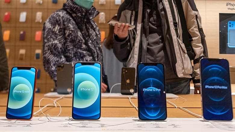 Самый дешёвый и маленький iPhone 12 не «взлетел» в России. Он продаётся хуже всего