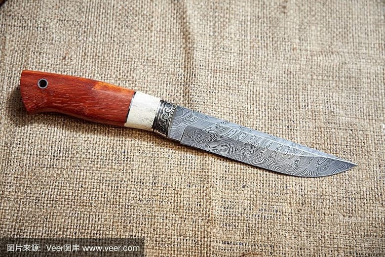 Это роднит Redmi K40 с клинком из дамасской стали