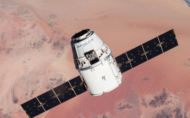 SpaceX впервые в истории запустит в космос четырех гражданских SpaceX впервые в истории запустит в космос четырех гражданских