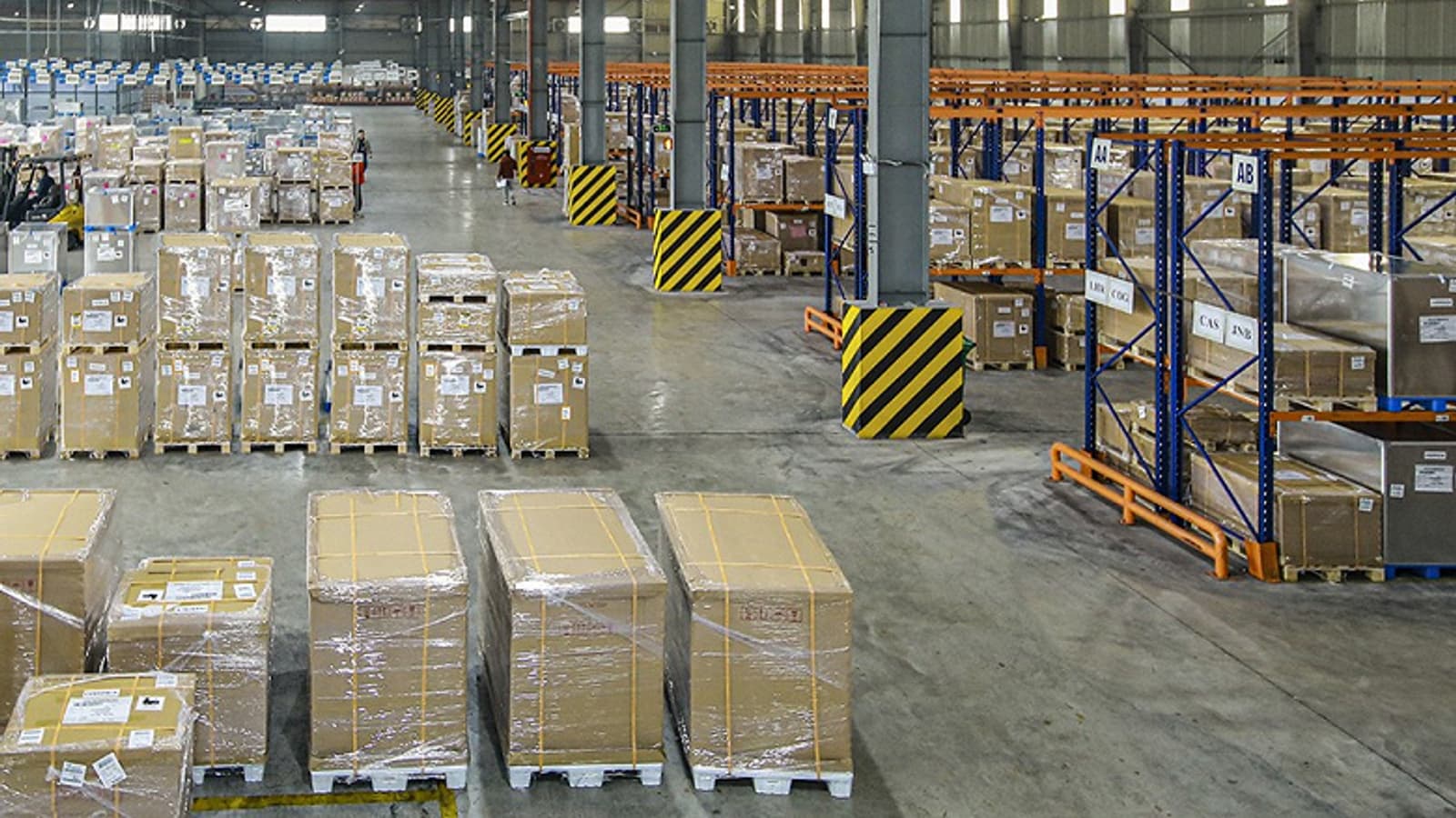 Как в России готовятся к запуску Galaxy S21. Samsung показала путь новых флагманов от завода до полок магазинов