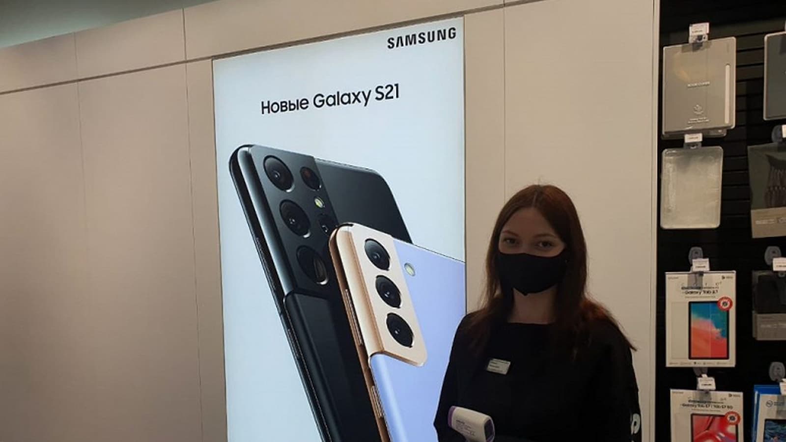 Как в России готовятся к запуску Galaxy S21. Samsung показала путь новых флагманов от завода до полок магазинов