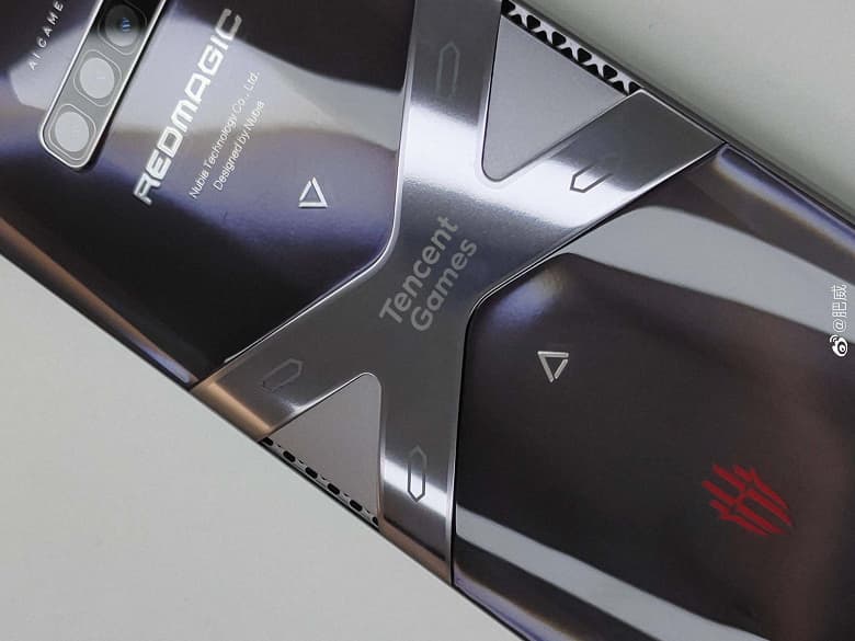 Первый в мире смартфон со 165-герцевым экраном и игры с соответствующей поддержкой