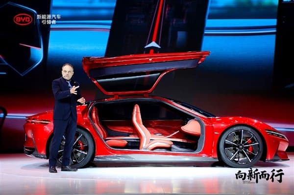 Такие электромобили сейчас делают в Китае: с дверьми как у Mercedes 300SL и динамикой Ferrari LaFerrari