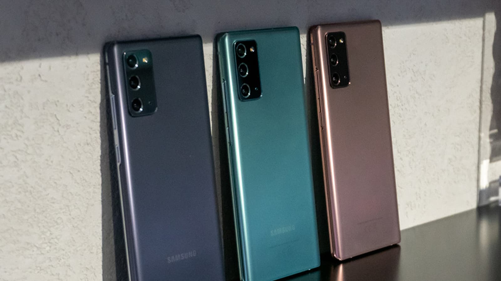 Samsung Galaxy Note20 подешевел почти вдвое в Европе