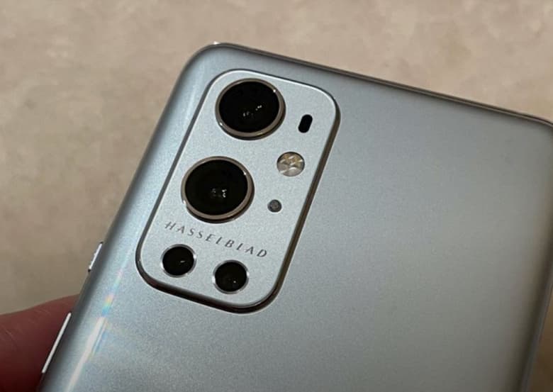 Snapdragon 888, IP68, экран QHD+ с частотой 120 Гц и квадрокамера Hasselblad. OnePlus 9 Pro позирует на живых фото