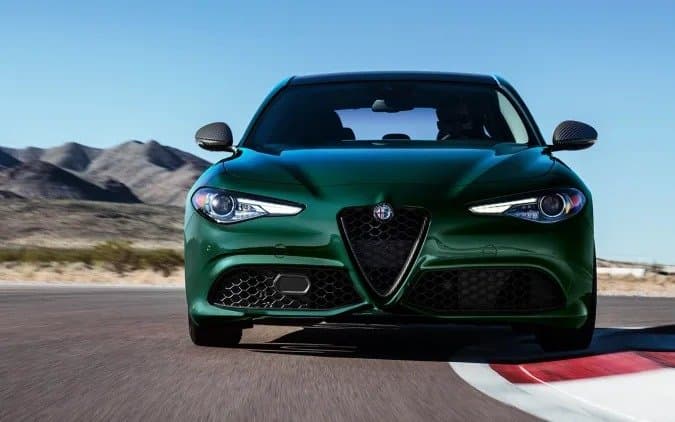 Alfa Romeo представит полностью электрический седан Giulia в 2024 году Alfa Romeo представит полностью электрический седан Giulia в 2024 году