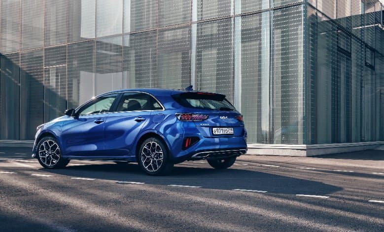 Больше никакой механики, 8-дюймовый экран и беспроводное подключение Android Auto в базовой комплектации: стартовали продажи обновленных Kia Ceed в России