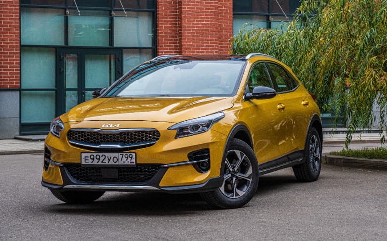 Больше никакой механики, 8-дюймовый экран и беспроводное подключение Android Auto в базовой комплектации: стартовали продажи обновленных Kia Ceed в России