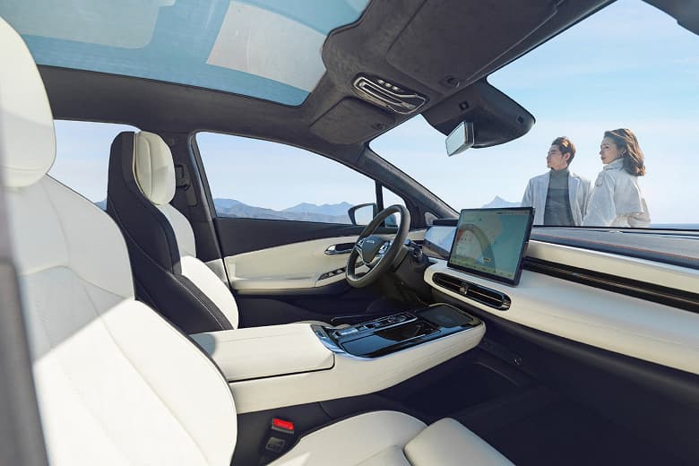 Запас хода 1000 км, 725 л.с и разгон от 0 до 100 км за 2,9 с. Представлен электрический кроссовер GAC Aion LX Plus