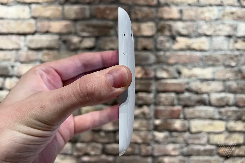 Компактный и минималистичный: представлен смартфон Balmuda Phone от производителя дорогих тостеров