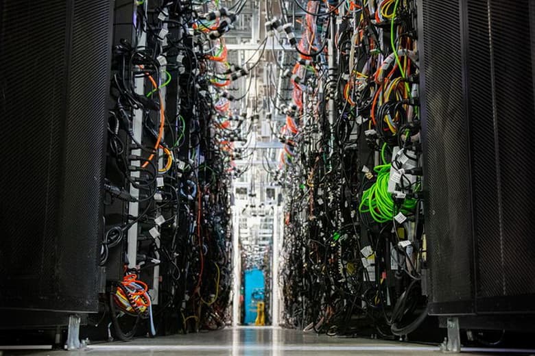 Секретная лаборатория Intel хранит тысячи единиц старых процессоров и прочего оборудования Секретная лаборатория Intel хранит тысячи единиц старых процессоров и прочего оборудования