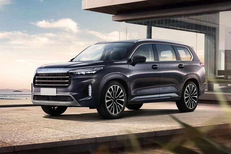 Самый мощный китайский автомобиль на российском рынке. Exeed VX оснащён надёжным 2-литровым турбированным двигателем мощностью 249 л.с.