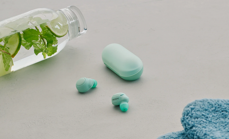 Эквалайзер, защита от влаги и 10 часов без подзарядки от футляра. Стартовали продажи недорогих беспроводных наушников Sony WF-C500 в России