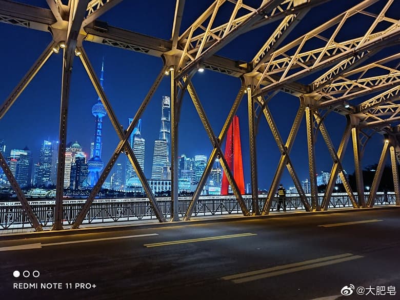 Как снимает камера доступного флагмана Redmi Note 11 Pro+ ночью. Большая подборка фотографий