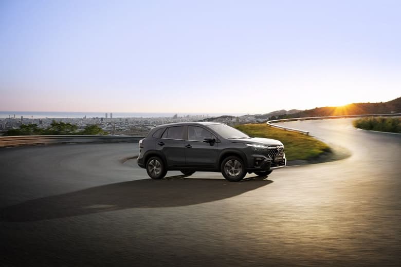 «Мягкий» гибрид, новый двигатель, полный привод и множество систем Suzuki для помощи водителю. Представлен новый кроссовер Suzuki S-Cross