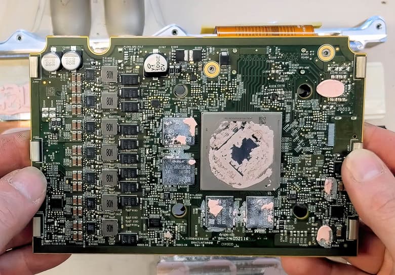 Теперь и машины Tesla построены на компонентах AMD. Новый компьютер Tesla разобрали, обнаружив там старый CPU и современный GPU