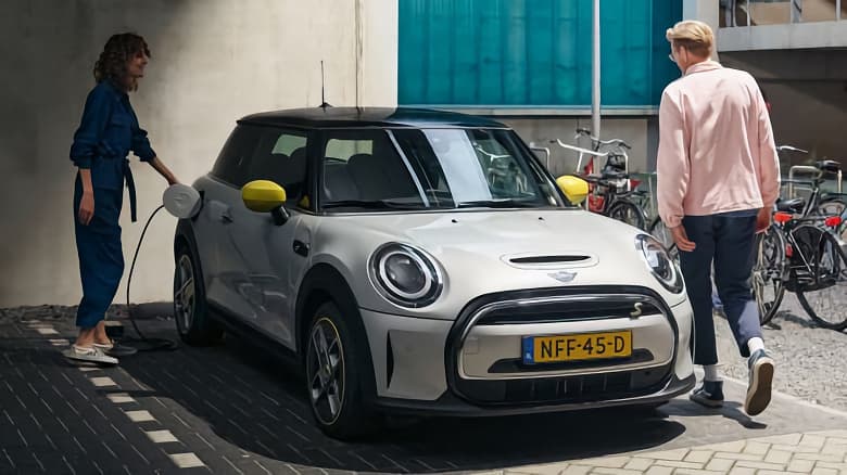 Электрический вариант легендарной малолитражки Mini Electric скоро в России: предзаказ уже в ноябре