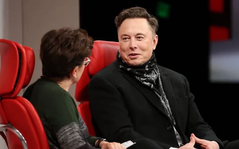 Илон Маск продал акции Tesla на 1,1 миллиарда долларов. И продаст еще примерно на 14 миллиардов