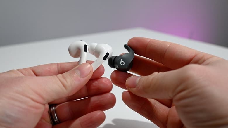 Настоящий кошмар ремонтника. В iFixit сравнили новенькие AirPods и Beats Fit Pro Настоящий кошмар ремонтника. В iFixit сравнили новенькие AirPods и Beats Fit Pro