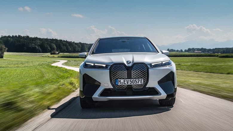 607 л.с., разгон от 0 до 100 км/ч за 4,4 с, уменьшенные «ноздри» и меняющий цвет кузов. BMW iX M60 и новую технологию представят на CES 2022