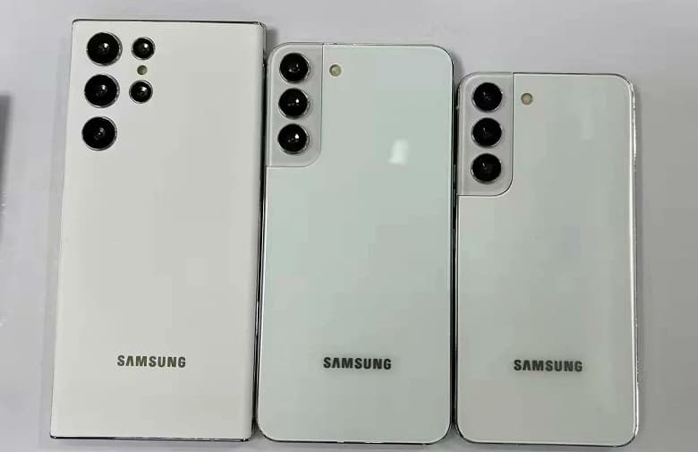 Samsung Galaxy S22, Galaxy S22+ и Galaxy S22 Ultra впервые показали вместе на общей фотографии точных макетов