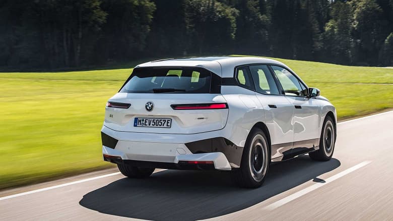 607 л.с., разгон от 0 до 100 км/ч за 4,4 с, уменьшенные «ноздри» и меняющий цвет кузов. BMW iX M60 и новую технологию представят на CES 2022