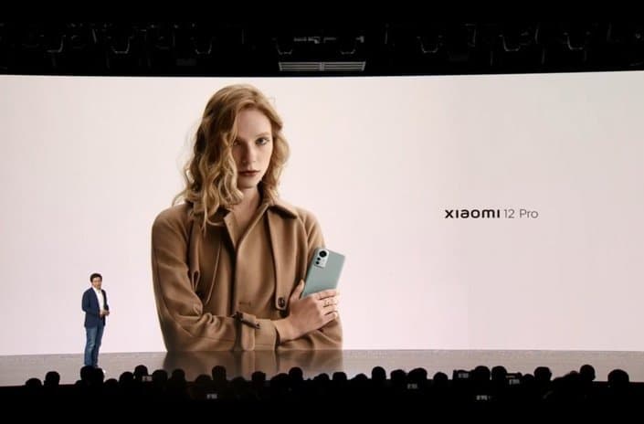 4600 мА ·ч, 120 Вт, Snapdragon 8 Gen 1, экран AMOLED 2K, три датчика по 50 Мп, 4 динамика и Android 12 с MIUI 13. Представлен Xiaomi 12 Pro